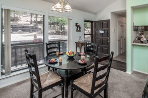 House, 2 Bedrooms | In-room dining