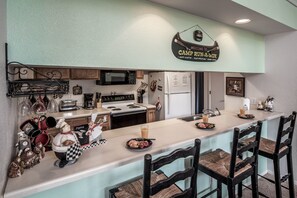 House, 2 Bedrooms | Private kitchen - 100 Pine Knot-two-bedroom (Alto)