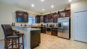 Villa, 6 Bedrooms | Private kitchen - 1422 Moonvalley Drive (Davenport)