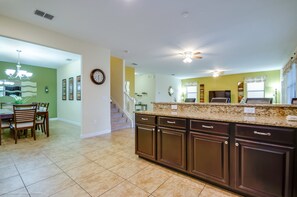 Villa, 6 Bedrooms | Private kitchen