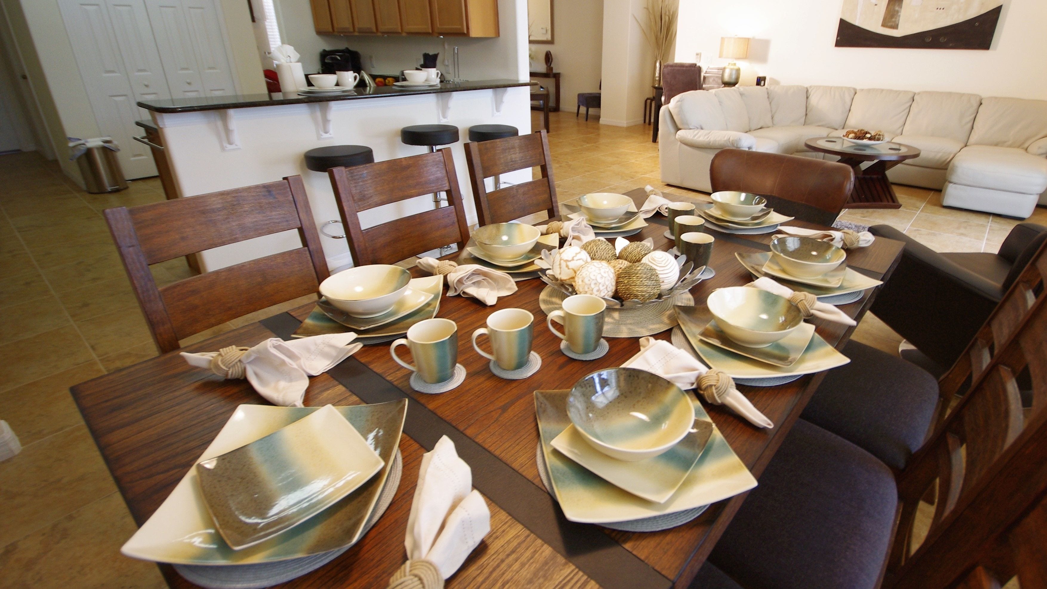 Villa, 6 Bedrooms | In-room dining