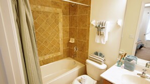 Villa, 6 chambres | Salle de bain