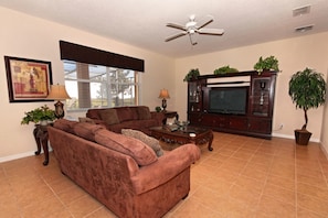 Villa, 5 Bedrooms | Living area