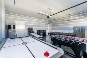 Vila, várias camas | Sala de jogos