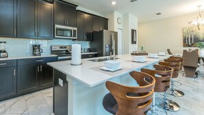 Townhome, 4 Bedrooms | Private kitchen - 1555 Sandbagger Drive (Davenport)