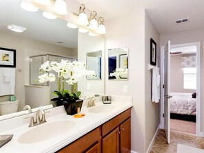 House, Multiple Beds | Bathroom