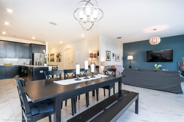 Villa, 6 Bedrooms - 1577 Mulligan Blvd (Davenport)