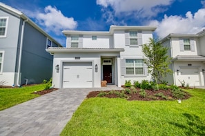 House, 5 Bedrooms | Front of property