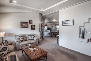 House, 3 Bedrooms | Living area - 137 Gavilan Hills Road (Ruidoso)