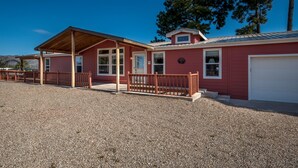 House, 3 Bedrooms | Front of property