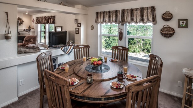 House, 3 Bedrooms | In-room dining