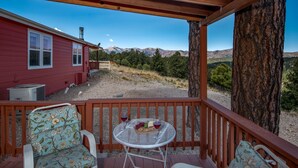 House, 3 Bedrooms | Porch