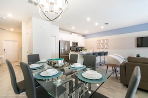 In-room dining - 1565 Plunker Drive (Davenport)