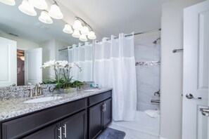 Stadtwohnung, 4 Schlafzimmer | Badezimmer
