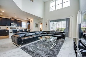 Villa, 5 Bedrooms | Living area