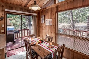 House, 2 Bedrooms | In-room dining