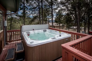 Maison, 2 chambres | Bain à remous extérieur