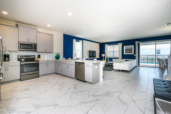 Private kitchen - 1583 Plunker Drive (Davenport)