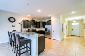 Vila, várias camas | Cozinha privada