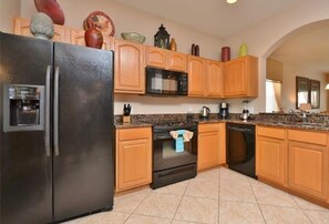 House, 6 Bedrooms | Private kitchen