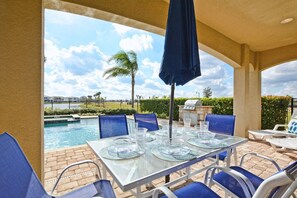 Outdoor dining - 7824 Loxahatchee Court (Kissimmee)