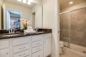 Bathroom - 8877 Qin Loop (Kissimmee)