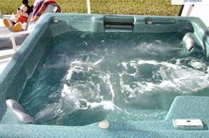 House, 4 Bedrooms | Outdoor spa tub