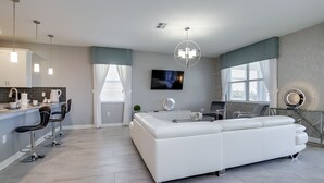 Villa, Multiple Beds - 8915 Stinger Drive (Davenport)
