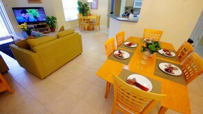 House, 4 Bedrooms | In-room dining