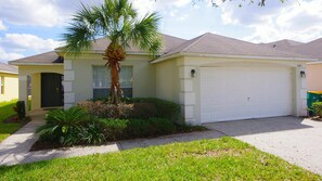 House, 4 Bedrooms | Front of property - 2681 Emerald Island Blvd (Kissimmee)