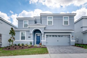 Front of property - 1670 Moonvalley Drive (Davenport)