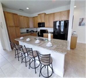 Casa, várias camas | Opções para refeição no quarto