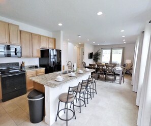 Casa, várias camas | Cozinha privada