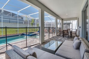 Villa, 6 Bedrooms | Living room - 1596 Sandbagger Drive (Davenport)
