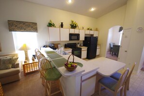 Villa, 5 Bedrooms | Private kitchen - 956 Bloomingdale Drive (Davenport)