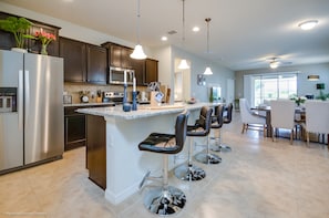 Villa, 6 Bedrooms | Private kitchen