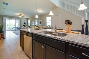Villa, 6 Bedrooms | Private kitchen