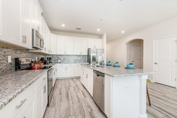 Villa, 6 Bedrooms | Private kitchen | Microwave, oven, stovetop, dishwasher