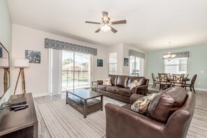 Villa, 6 Schlafzimmer | Wohnbereich