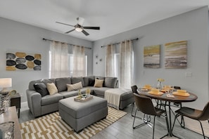 Maison en rangée, 4 chambres | Aire de séjour
