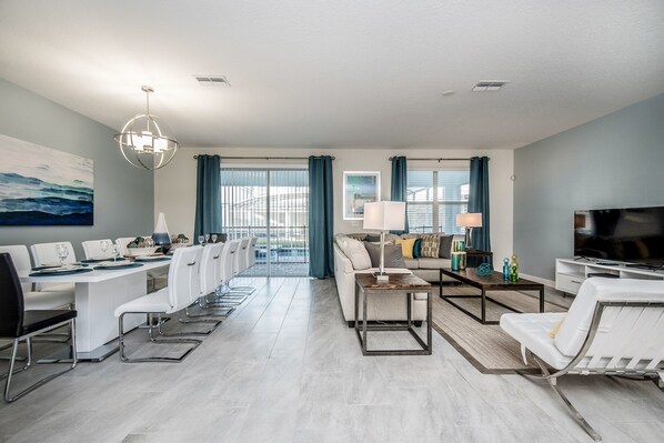 Villa, Multiple Beds | Living area - 1671 Moonvalley Drive (Davenport)