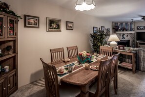 Townhome, 2 Bedrooms | In-room dining