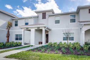 Townhome, 4 Bedrooms | Front of property