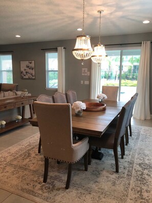 Hus, flere senger | Spiseområde på rommet