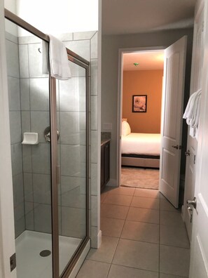 House, Berbilang Katil | Pancuran Bilik Mandi