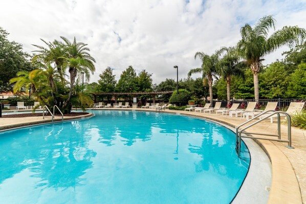 Resortwoning, 3 slaapkamers | Buitenzwembad | Een buitenzwembad