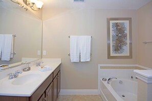 House, 5 Bedrooms | Bathroom