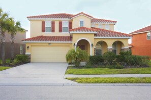 House, 5 Bedrooms | Front of property