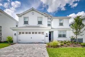 Villa, 6 Bedrooms | Front of property - 1684 Moonvalley Drive (Davenport)