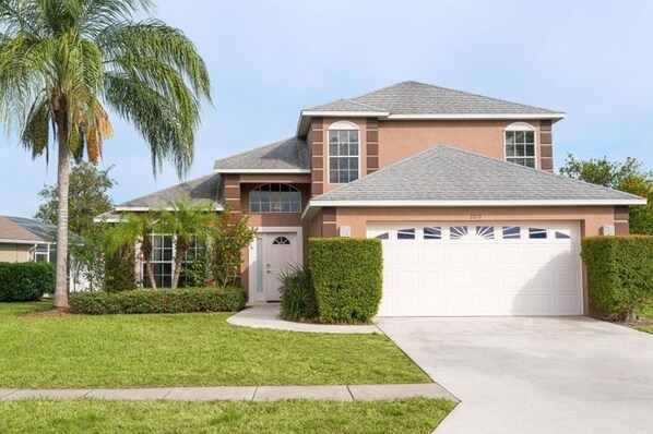 Villa, 4 Bedrooms | Front of property